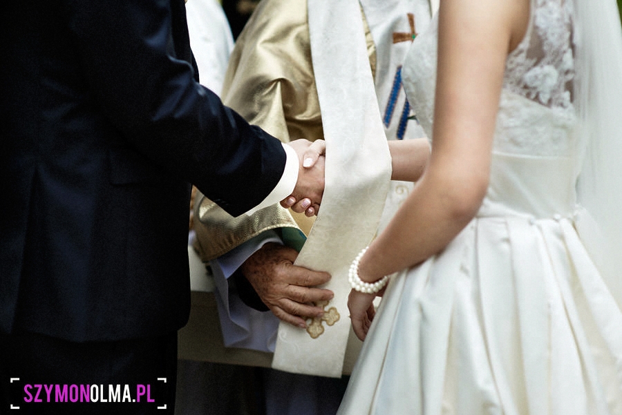 slub koscielny w plenerze