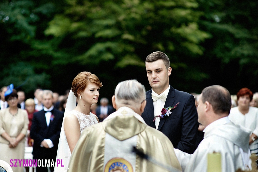 slub koscielny w plenerze
