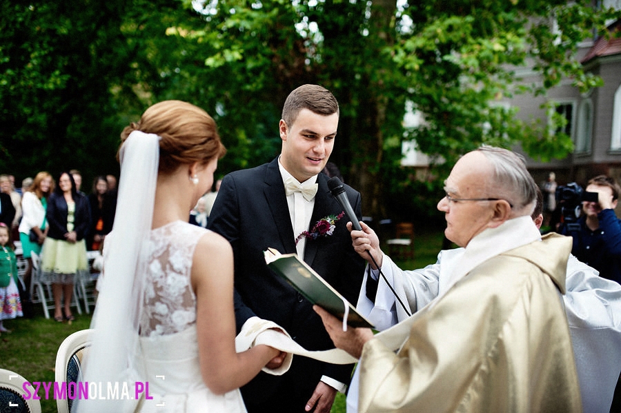 slub koscielny w plenerze