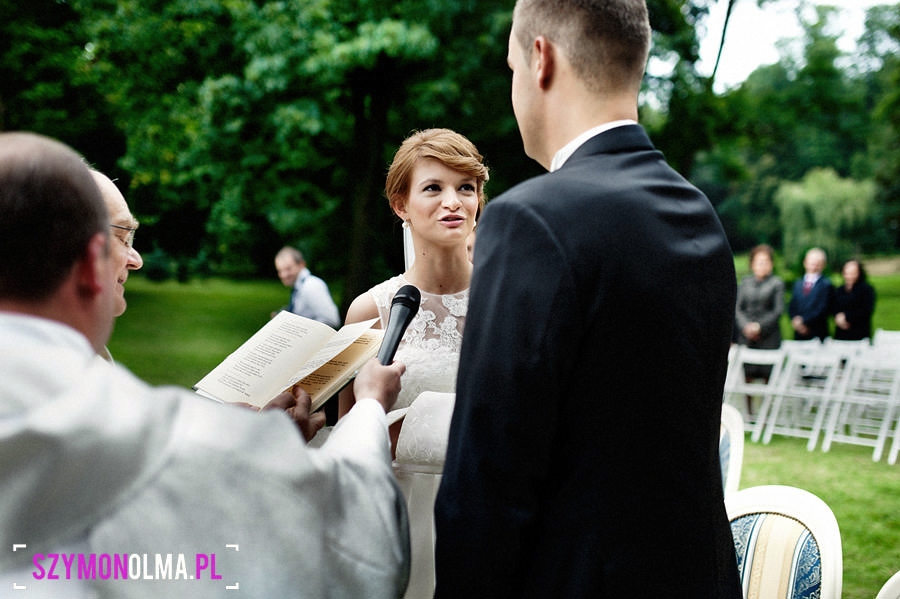 slub koscielny w plenerze