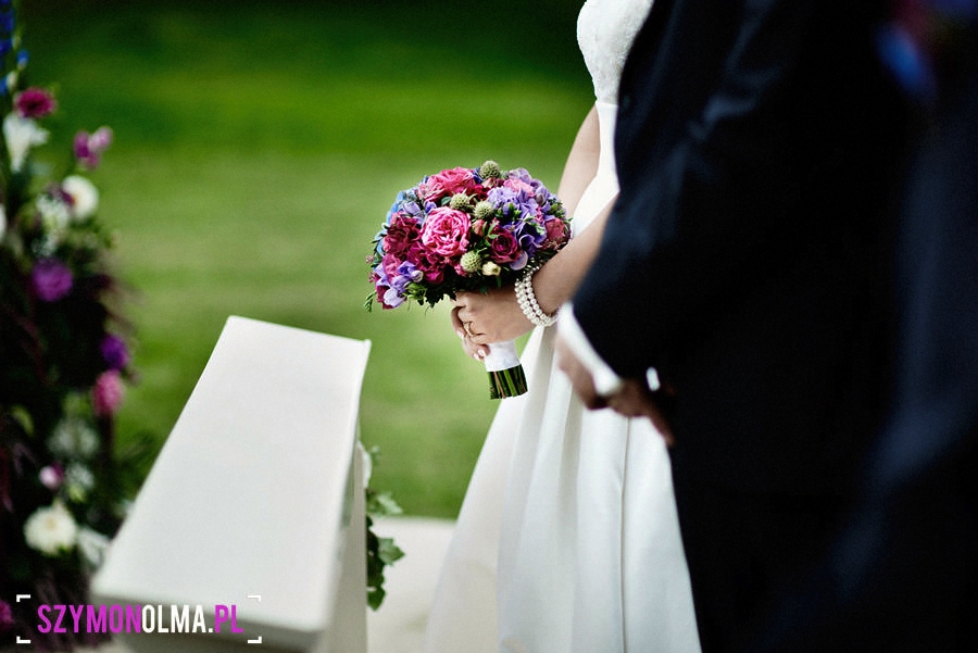 slub koscielny w plenerze