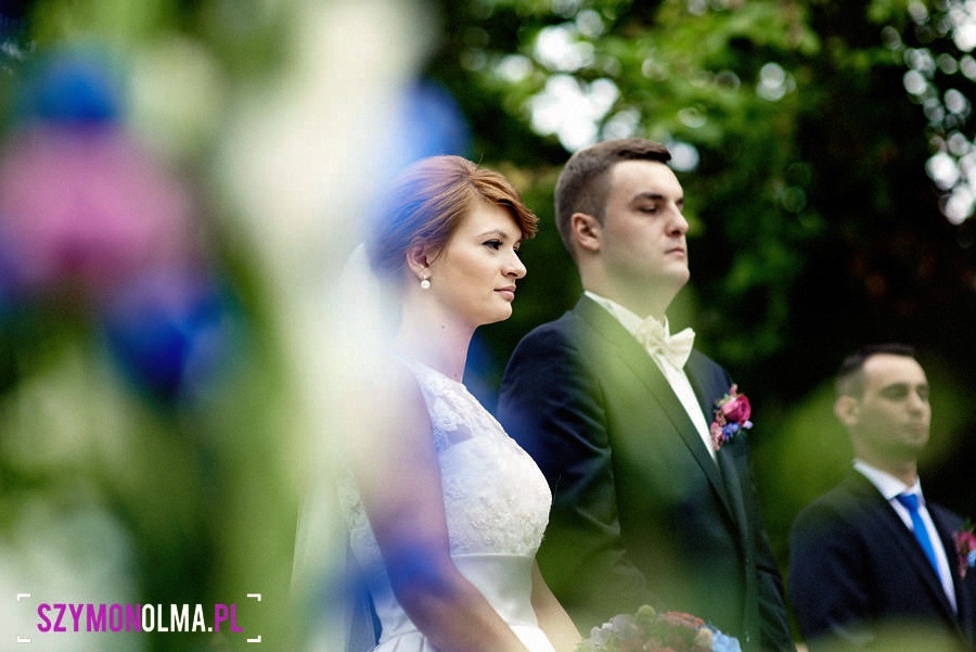 slub koscielny w plenerze