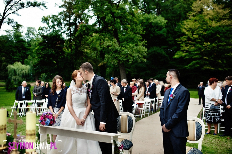 slub koscielny w plenerze