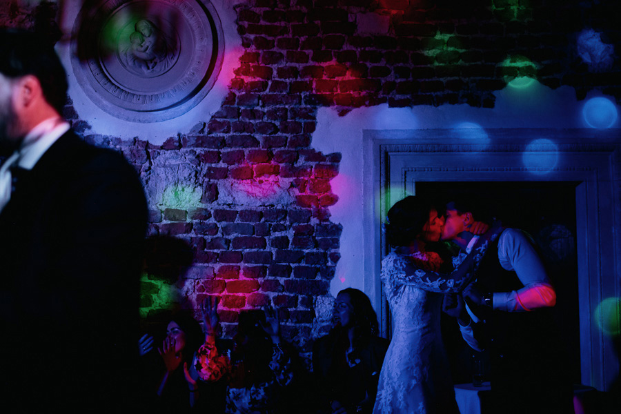 pocalunek noc korzkiew wesele