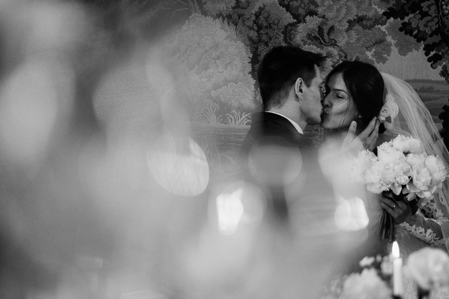 zamek korzkiew pocalunek