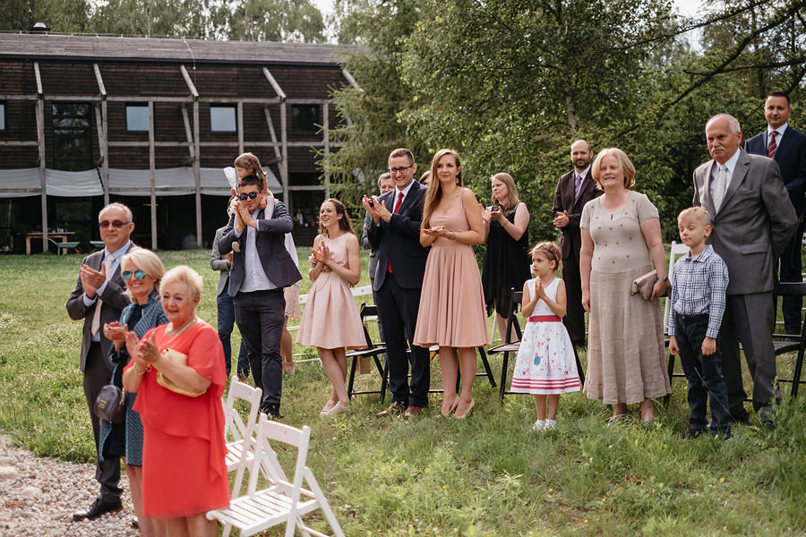 slub plenerowy nad jeziorem