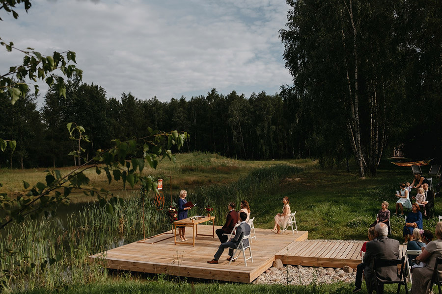 Ślub plenerowy stodola wszystkich swietych