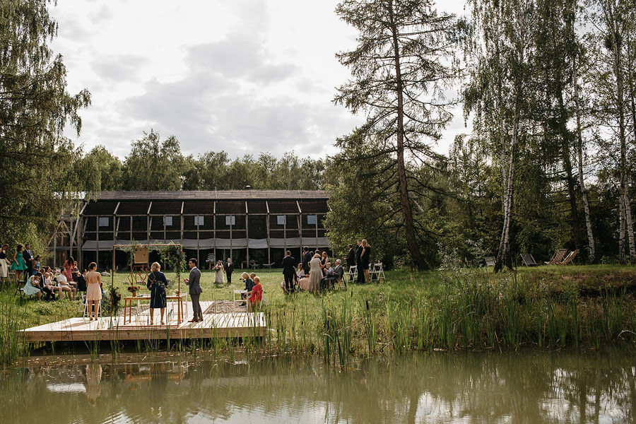 ślub nad jeziorem