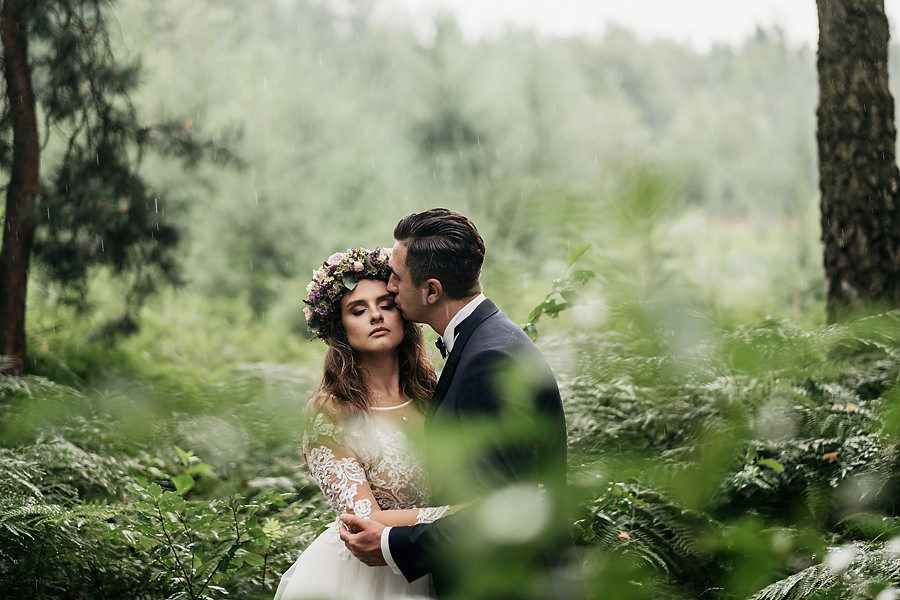 sesja ślubna w lesie