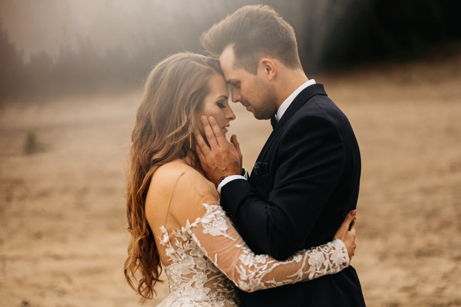 czuly portret pary mlodej