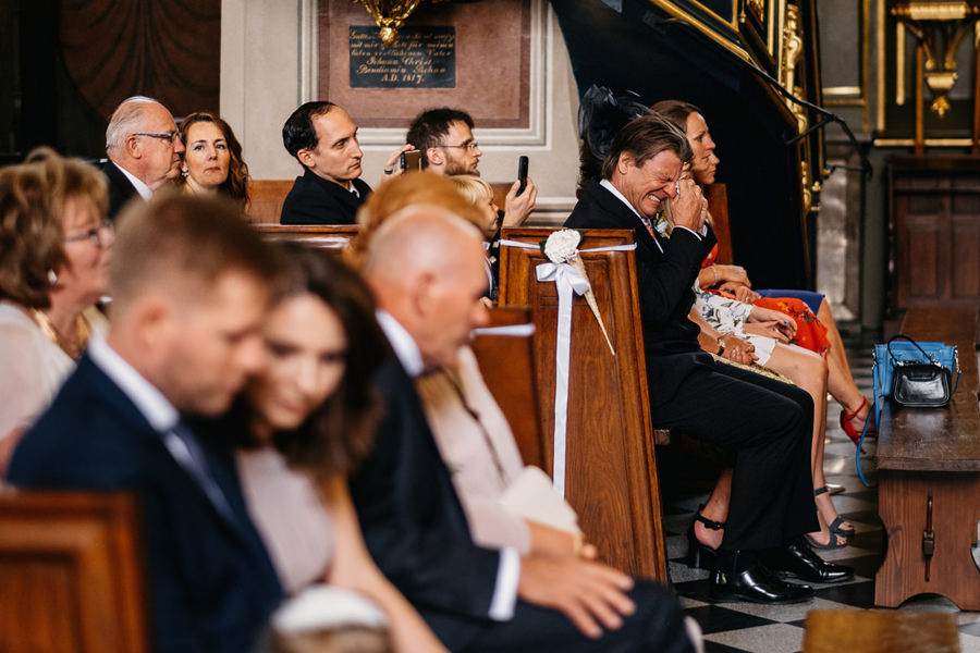 bardzo emocjonalna ceremonia ślubna