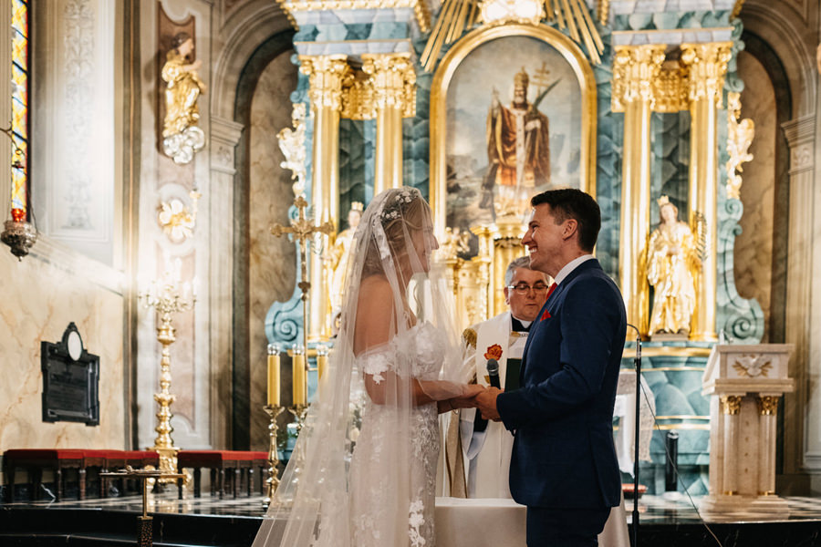 bardzo emocjonalna ceremonia ślubna