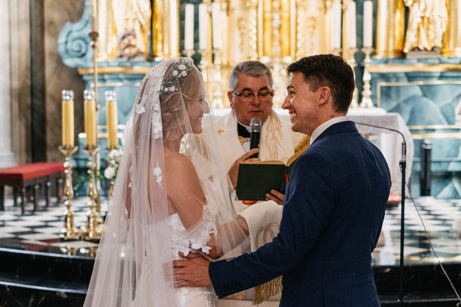 bardzo emocjonalna ceremonia ślubna