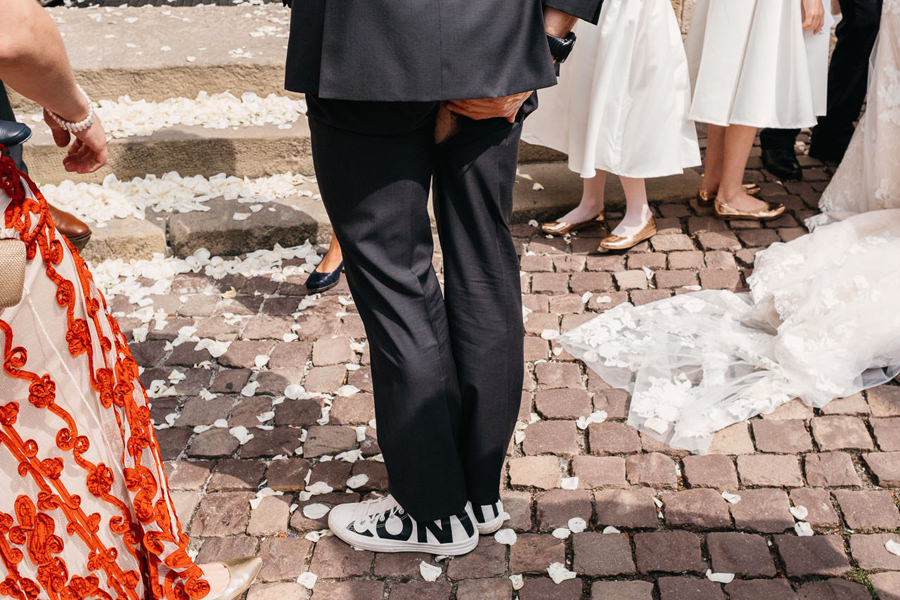 wyjście z kościoła konfetti