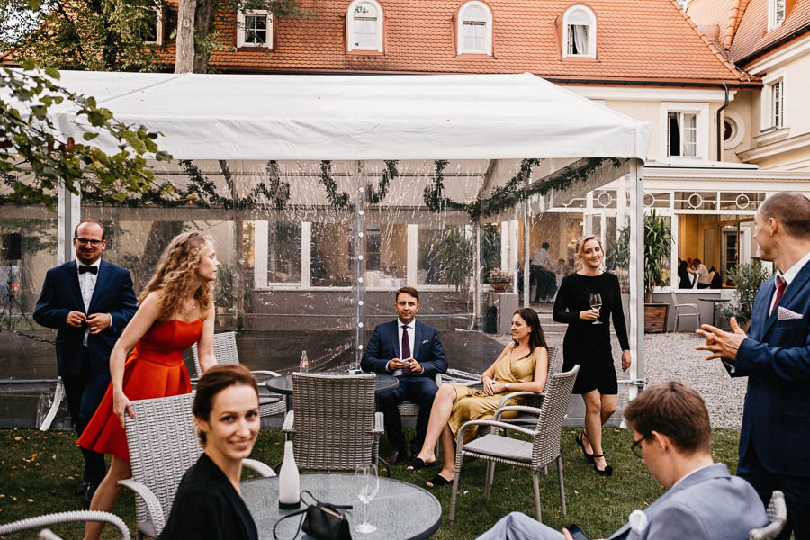 romantyczne wesele pod namiotem