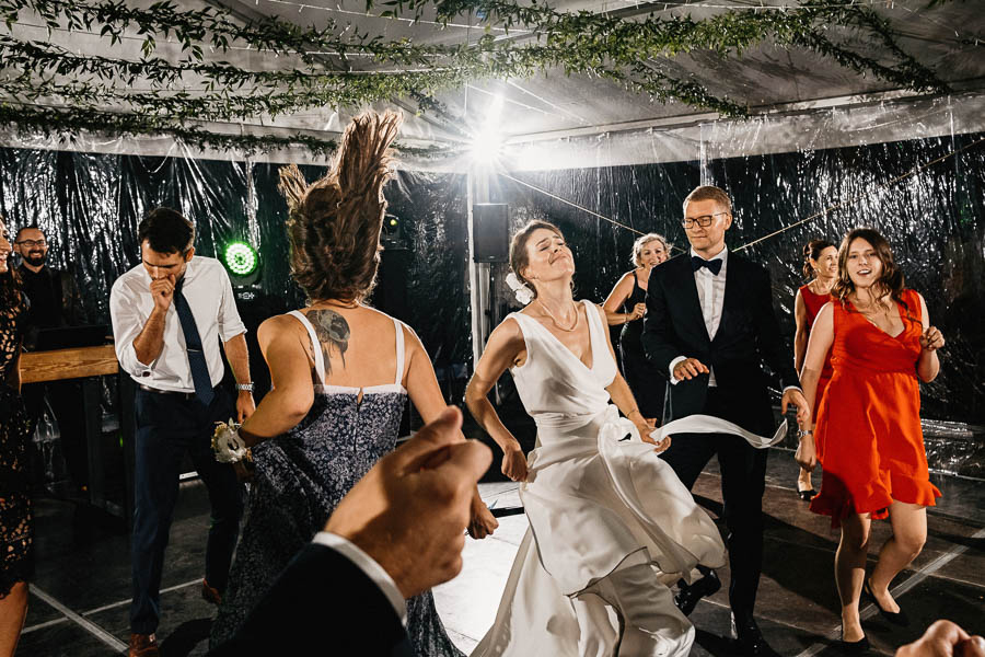 romantyczne wesele pod namiotem