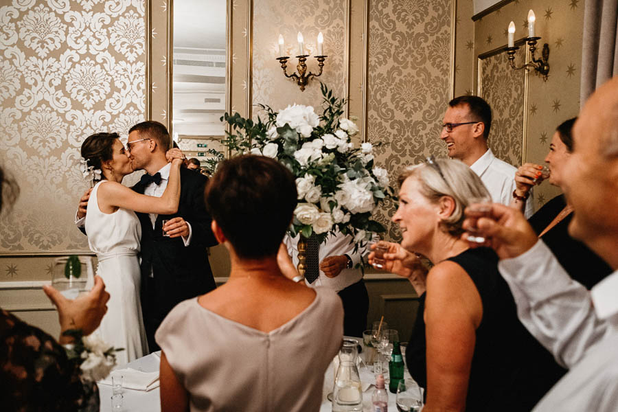 romantyczne wesele pod namiotem