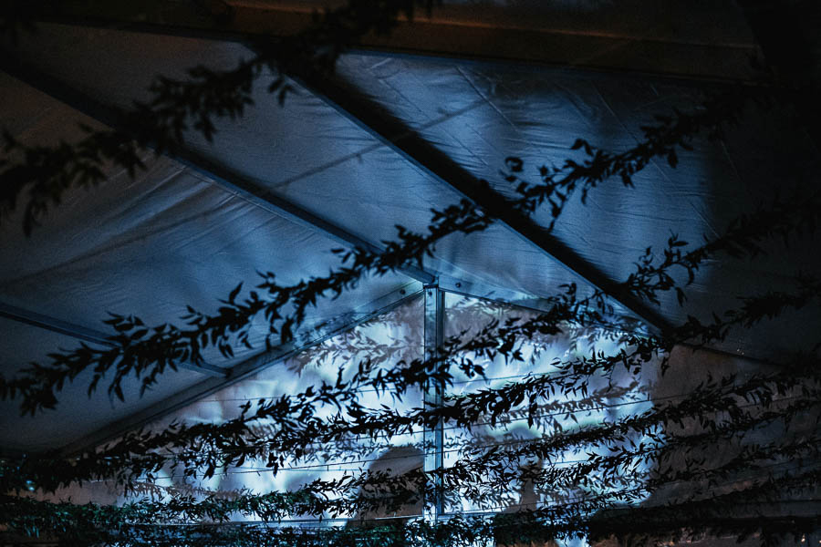 romantyczne wesele pod namiotem