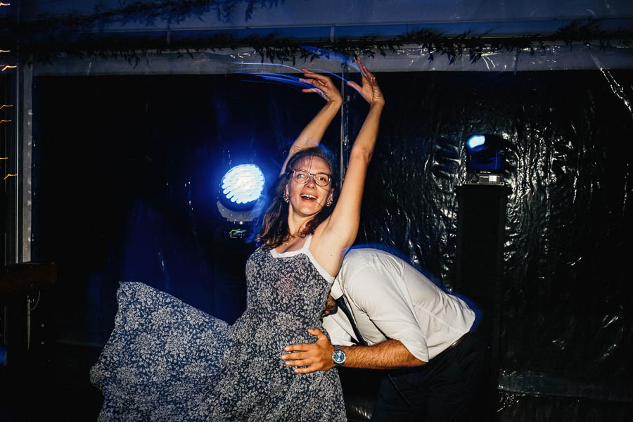 romantyczne wesele pod namiotem